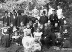 Fotoarkivet etter Gunnar Knudsen. Gruppebilde.
Søsknene Jør