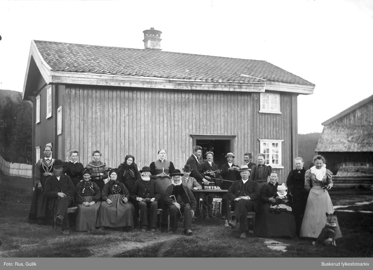 Asmund Buen gård
Sammenkomst (Bearlag) i Buen
Bunader
1898