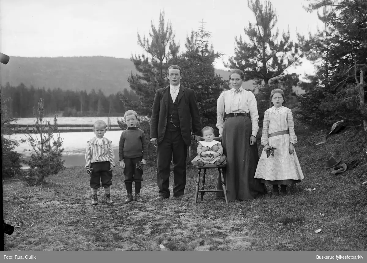 kona og fire barn til Jakob Gomsrud
1899