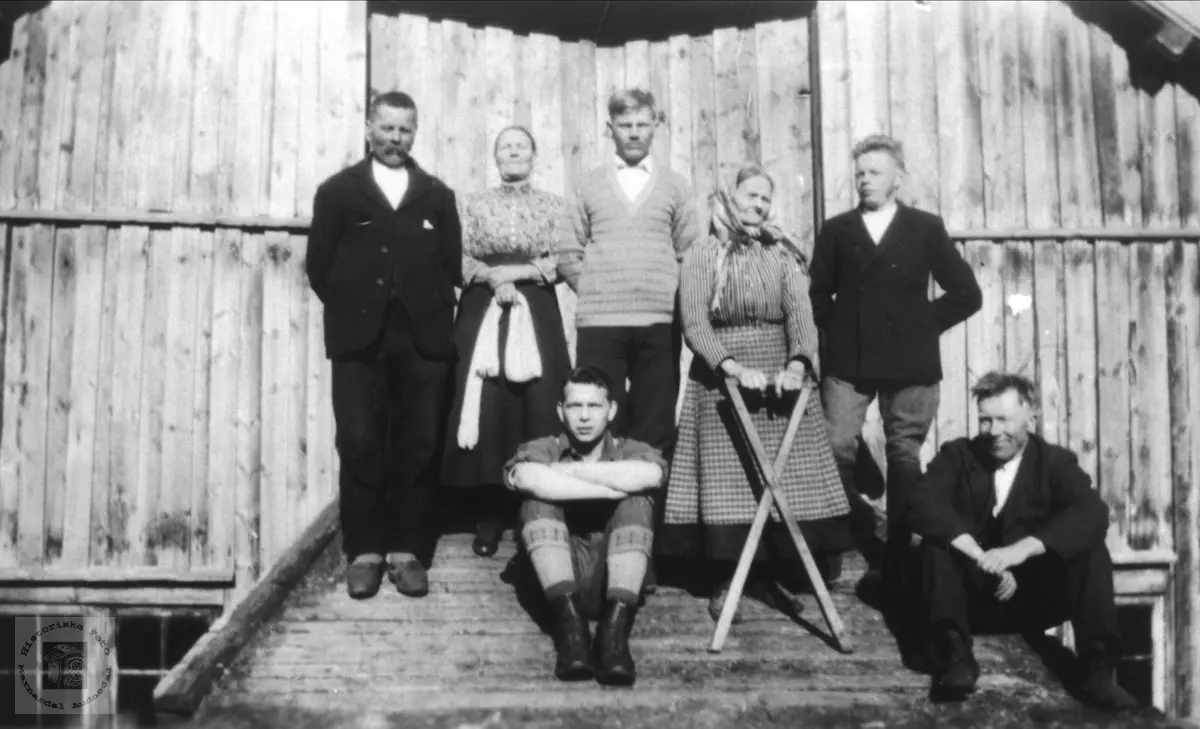 Personer "Der aust" på Roland i Bjelland