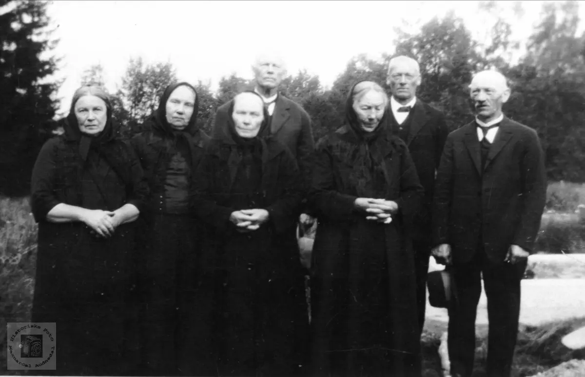 Familiebilde i gravferda til mor Ingeborg Sørensen