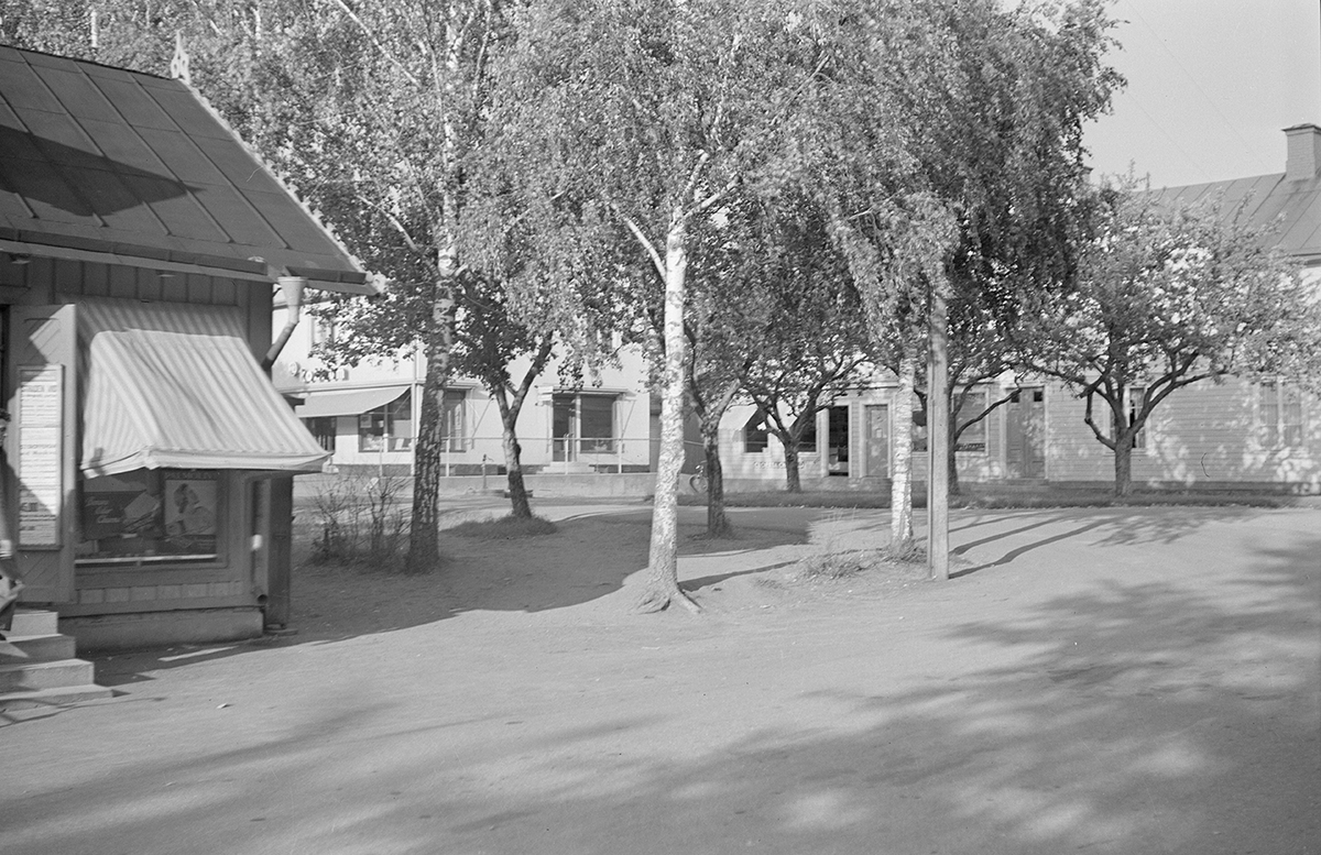 Korsningen av nuvarande Carl Cederströms gata och Norrmalmsvägen i Malmslätt, 1940-tal.