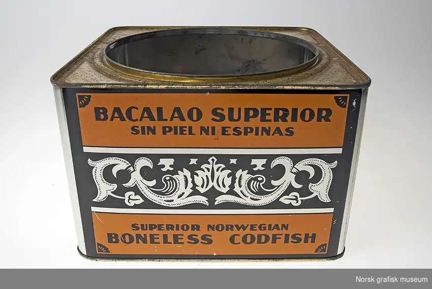 Fra aksesjonsprotokollen:
Bok (kvadrat.) merket: Bacalao Superior sin piel ni espinas
