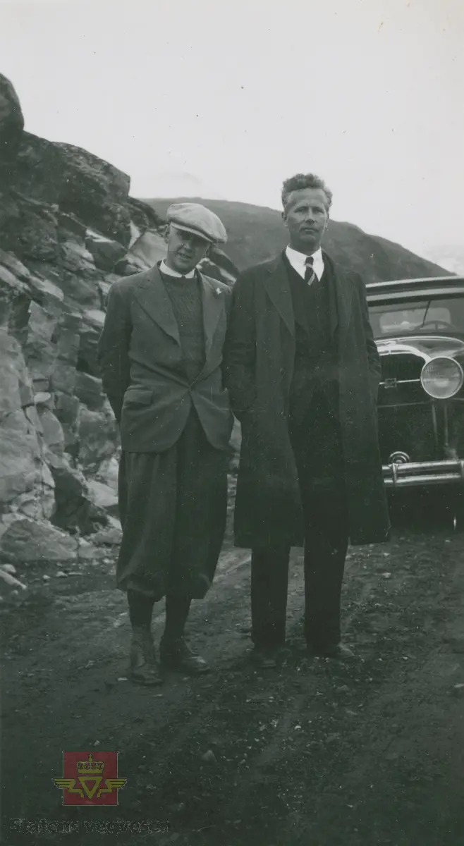 Album fra 1929-1943. Anleggsbestyrer Holme og Berre. Befaring på Sognefjellet 1938. 

23.06.2015. "Bilen: Buick 1930-1931"