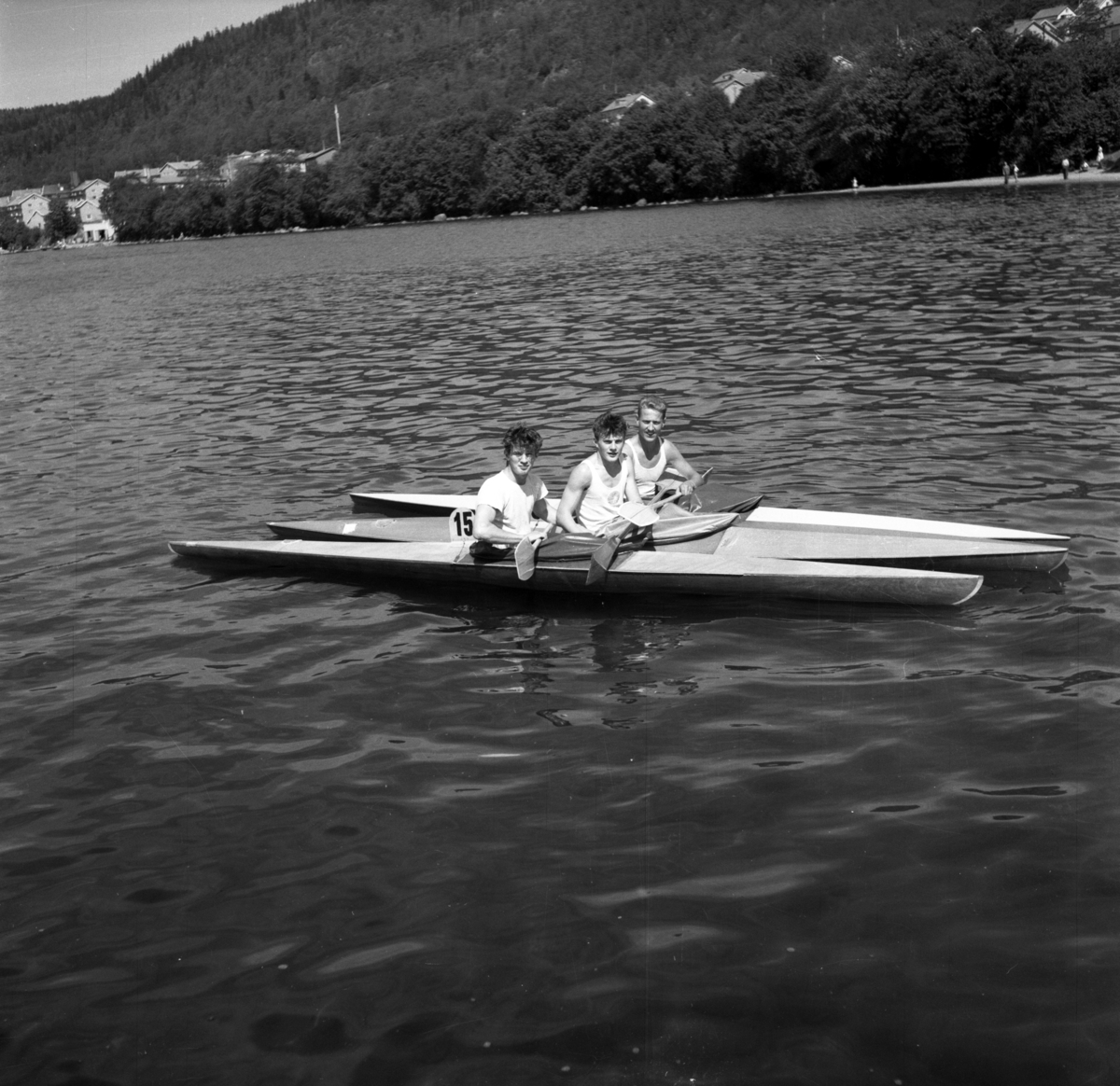 Bild från kanotklubbens tävlingar i Vättern den 29 juni 1956.