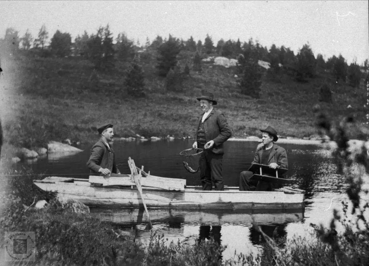 Tre fiskere. Fredrik, Neset, Bjørn Homme og Ola Granli.