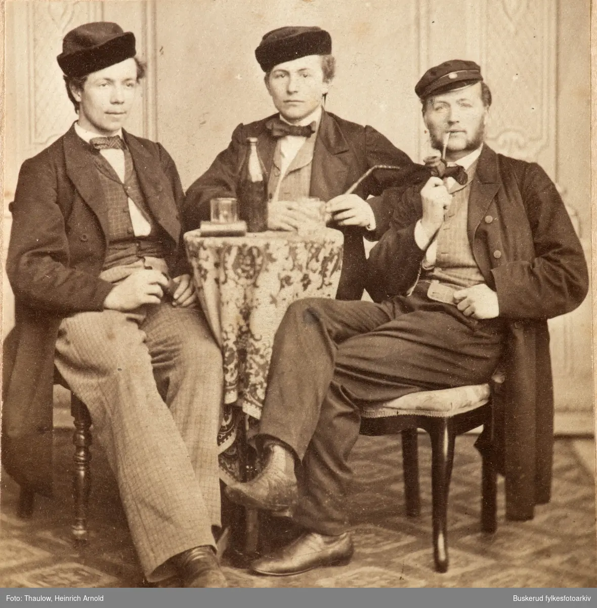 Modum Bad
St Olafsbad
Fv. August Gregersen, Nils Thaulow, Heinrich Arnold Thaulow
1864
