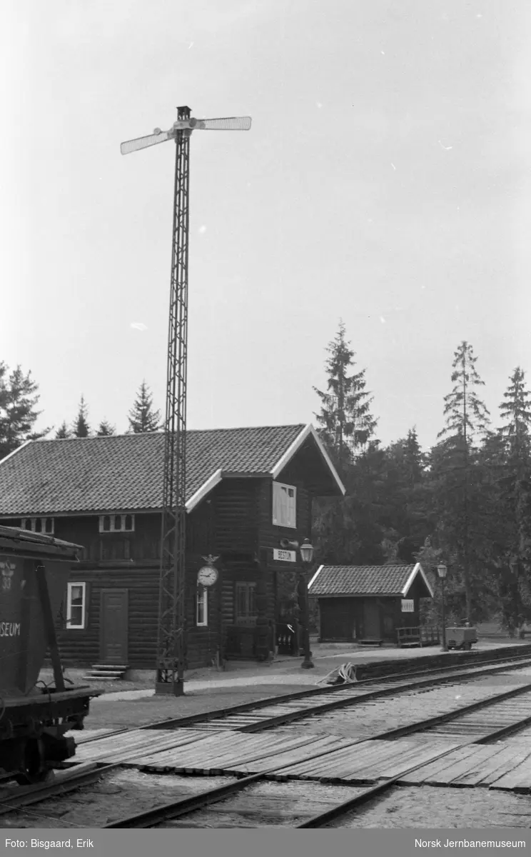 Jernbanemuseet - parti ved Bestum stasjon med semaforsignal