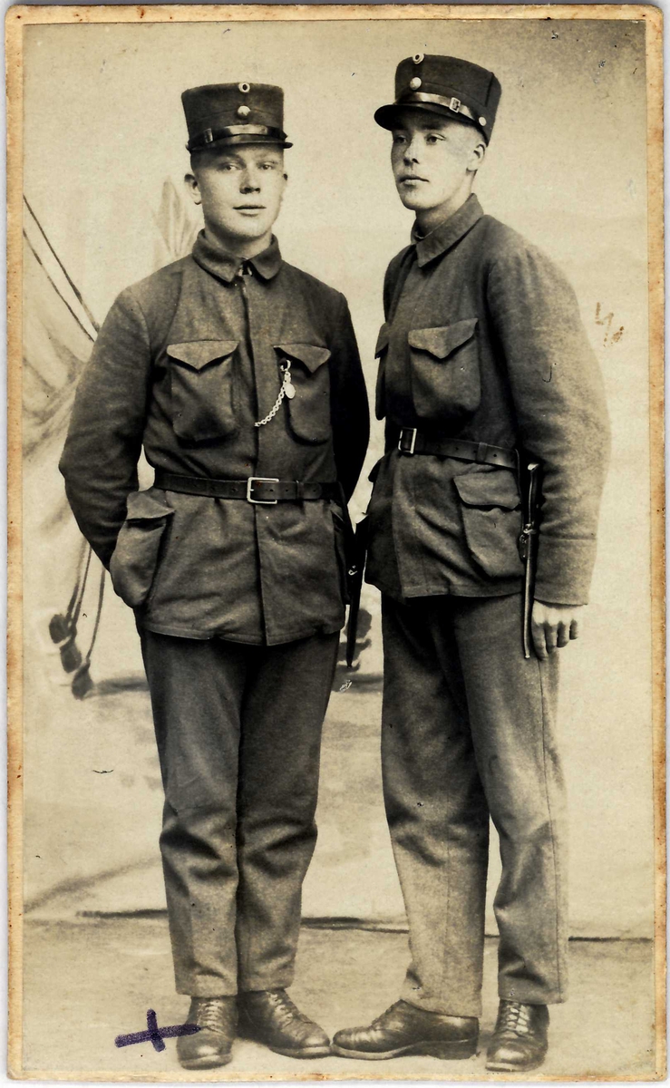 To unge menn i uniform.
Sverre Nilsen og Joakim Selnes