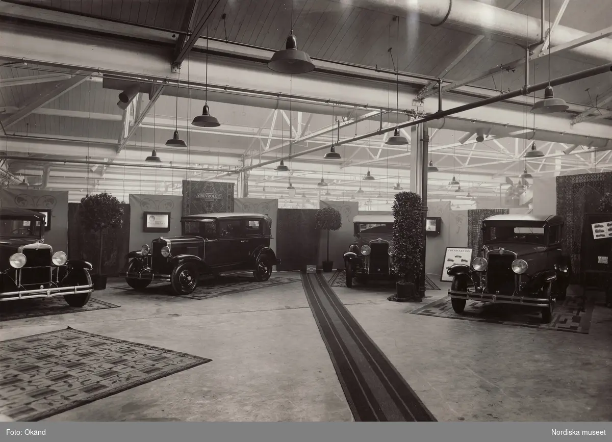 General Motors Nordiska Ab. Utställning i fabrikslokalen, 1930.Olika modeller av Chevrolet.