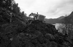 Anleggsarbeid med bulldozer.