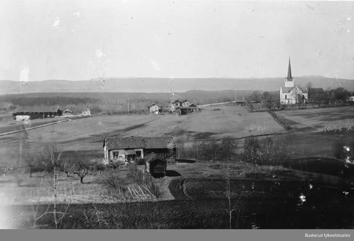 Norderhov
Utsikt fra Ringåsen. Plassen Botilrud, Gusgården Kirkevoll og Norderhov kirke