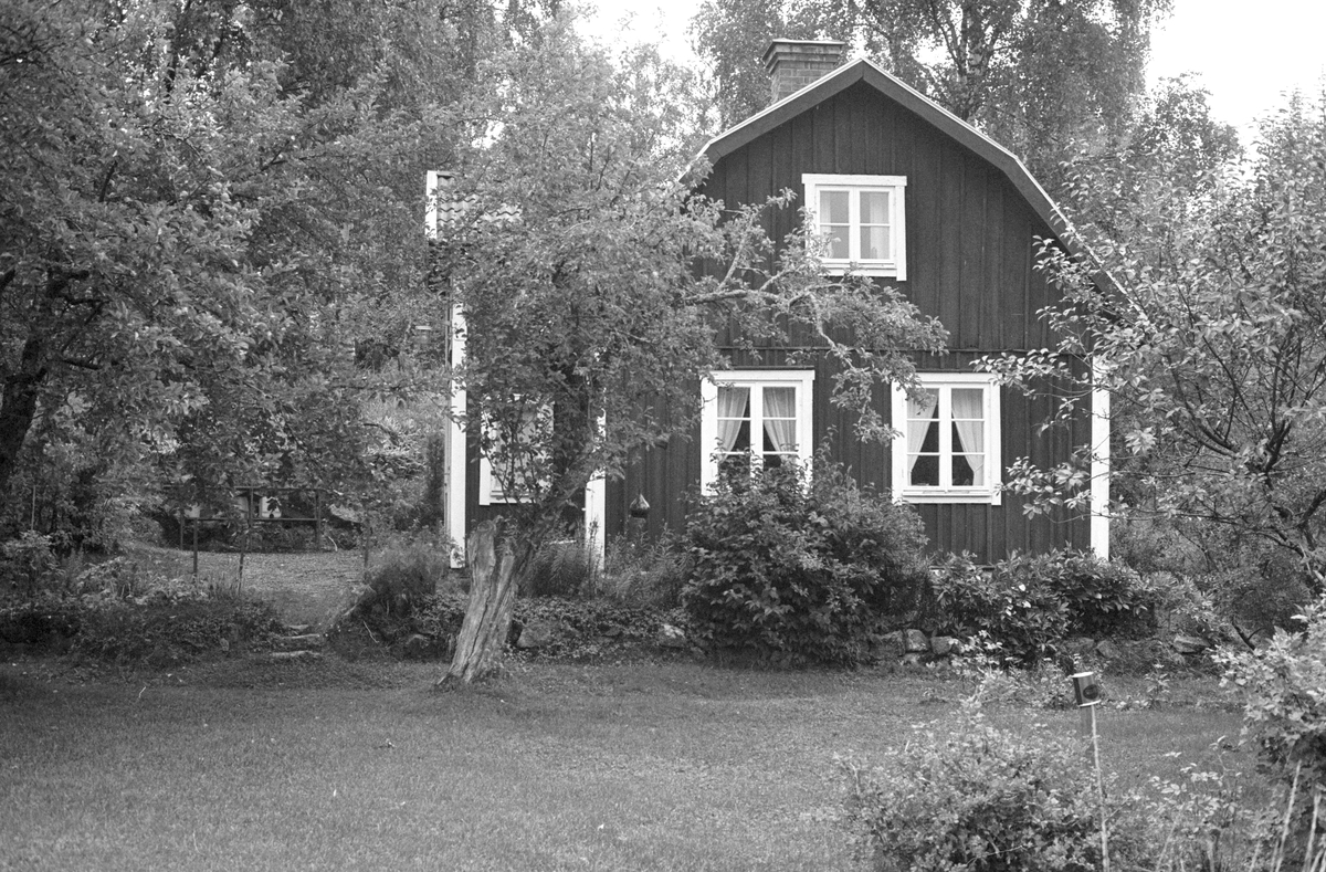 Bostadshus, Rosenberg, Östersta, Rasbo socken, Uppland 1982