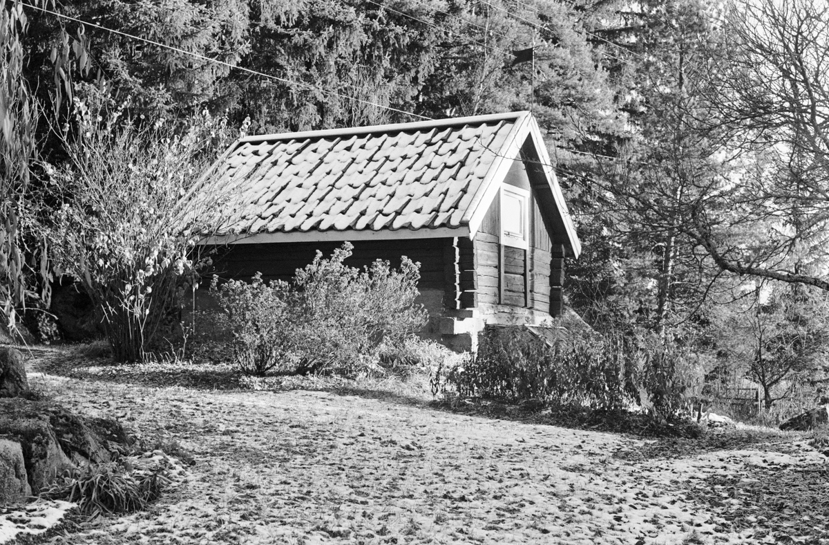 Källarstuga, Tjälinge 3:7, Skogs-Tibble socken, Uppland 1985