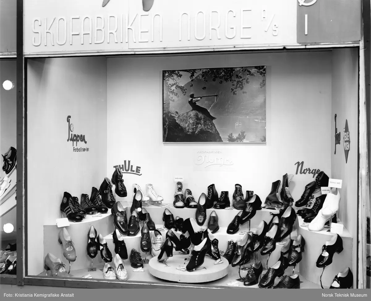Vi kan-utstillingen, Oslo 1938. Utstillingsstand sko fra Skofabrikken Norge AS