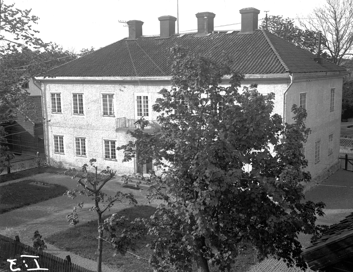 Pedagogin från gamla Västra Långgatan.

Fotograf: Ellert Johan Viktor Sörman.

Fotokopia finns.