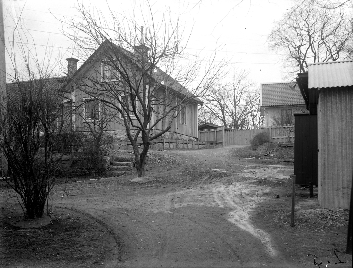Gamla Västra Långgatan, snickare Carlssons gård. Tomt nr 72-73. Fotograf: KJ Österberg Fotokopia finns.
