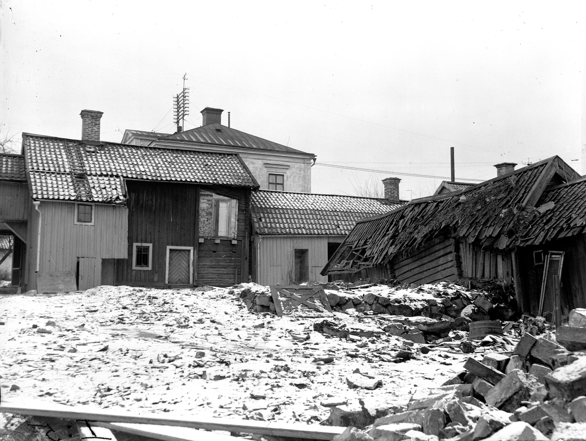Östra Långgatan. Broströmska gården under rivning 1946. Fotograf: KJ Österberg. Fotokopia finns.