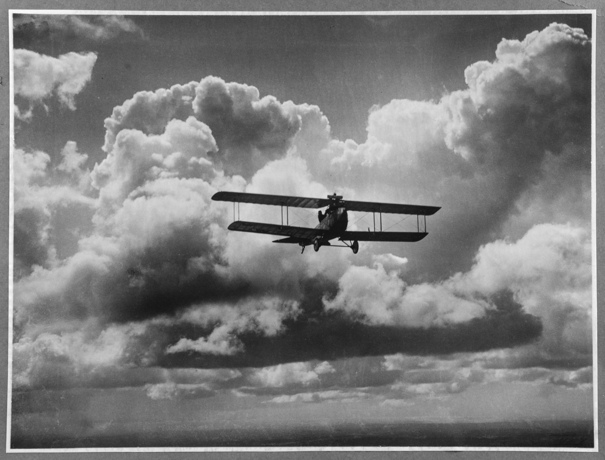 Flygplan Albatros BIIa i luften.