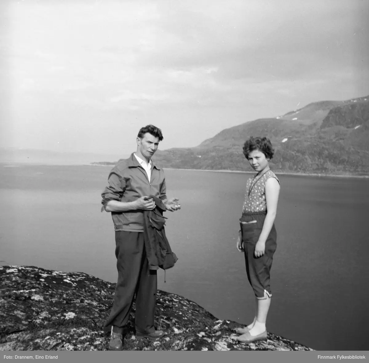 Eino Drannem med sin datter Turid Lillian på en fjelltur i Hammerfest