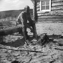 Uuno Lappalainen utenfor grensevakthytta i NÃ¤Ã¤tÃ¤mÃ¶ på fi