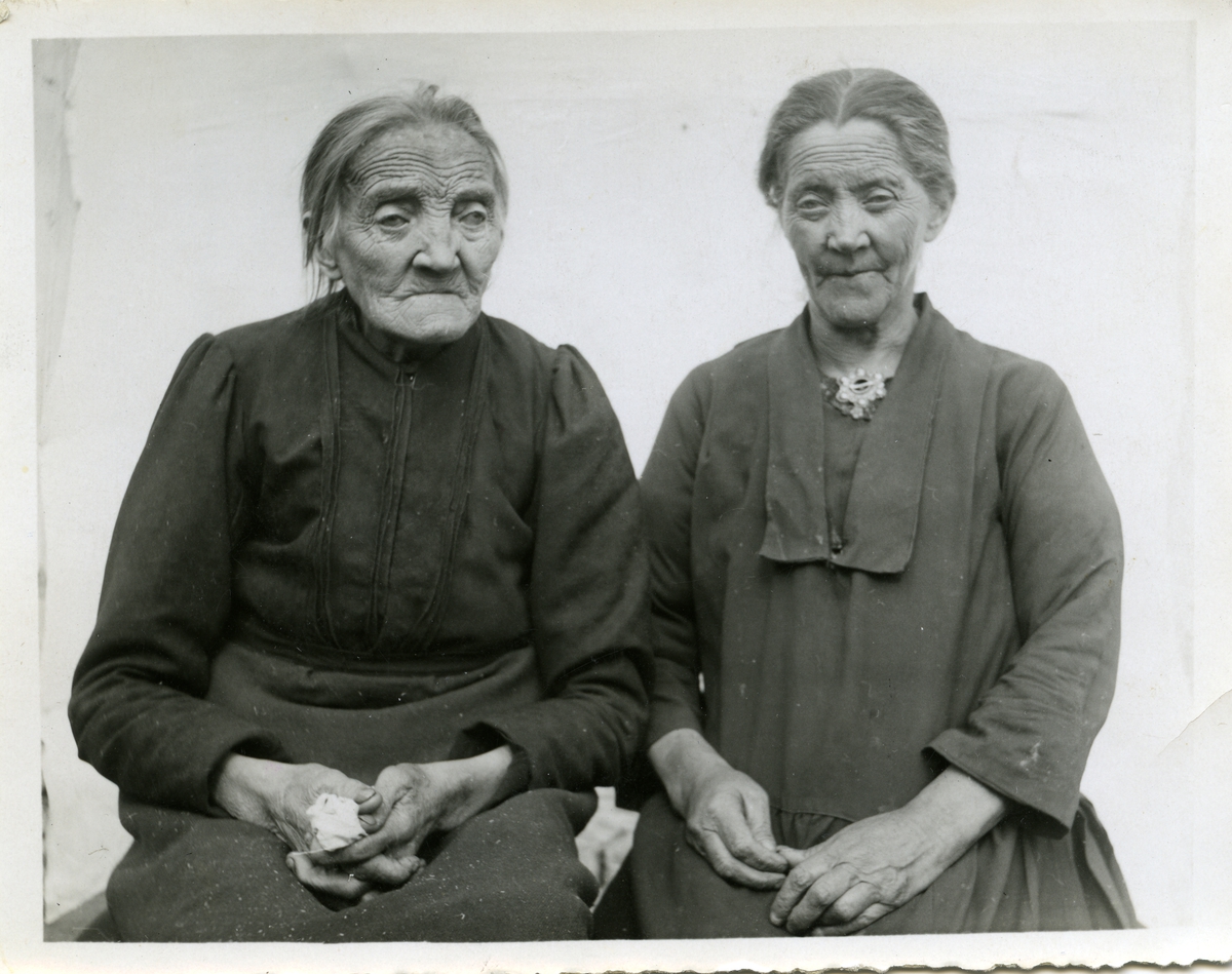 Mor og dotter. Brita (til venstre) og Kari Grihamar.