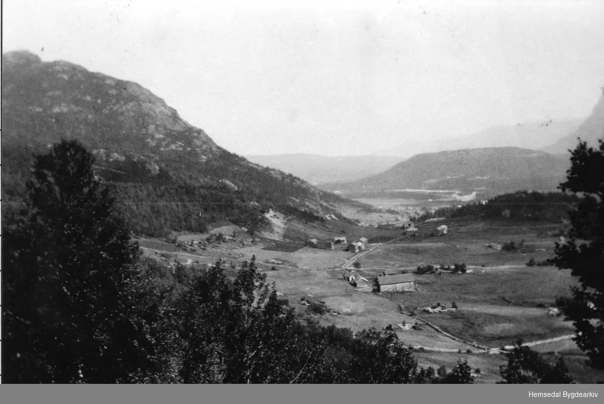 Kyrkjebøengardane i Hemsedal på 1920-talet.