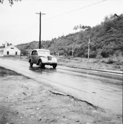 Vardens arkiv. "Trafikkontroll på Bøleveien". 09.09.1953.
R