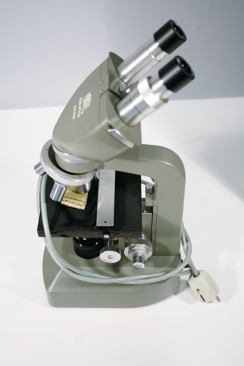 Eske med mikroskop