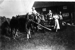 Johs Skomvold, Rita Skomvold, Johanne og Alf Geving