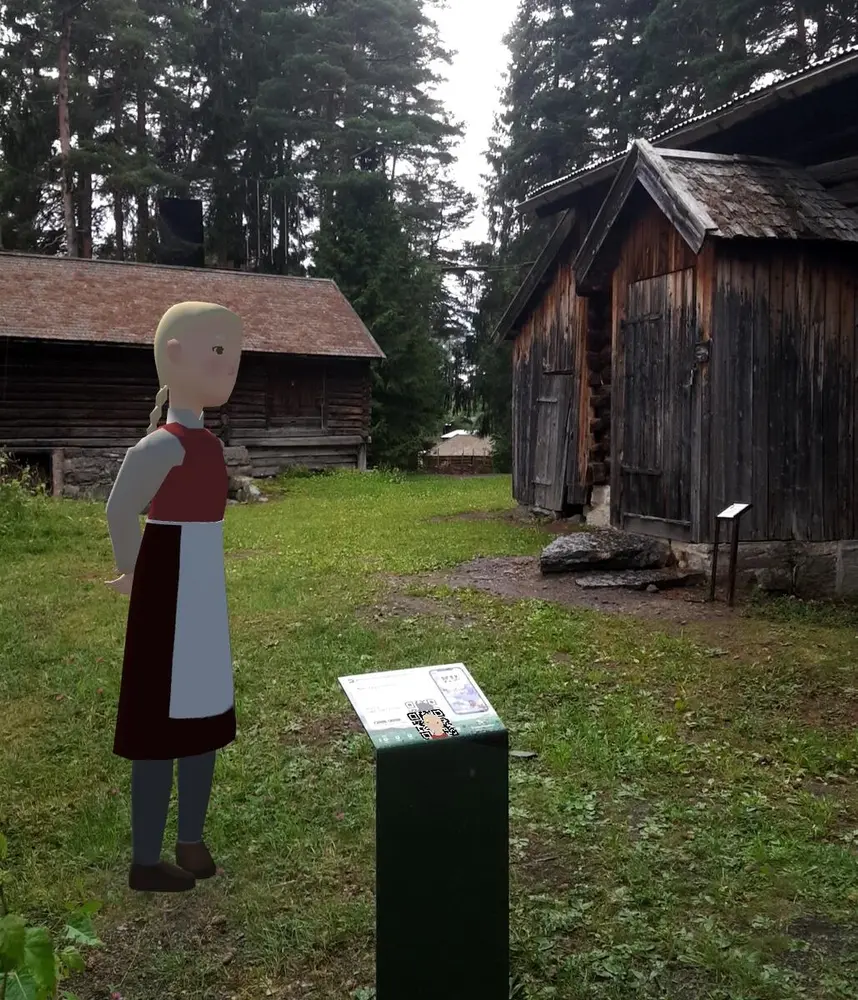 AR-skikkelser dukker opp blant de gamle husene i friluftsmuseet for de som har lastet ned og bruker KUGO-appen på mobilen.