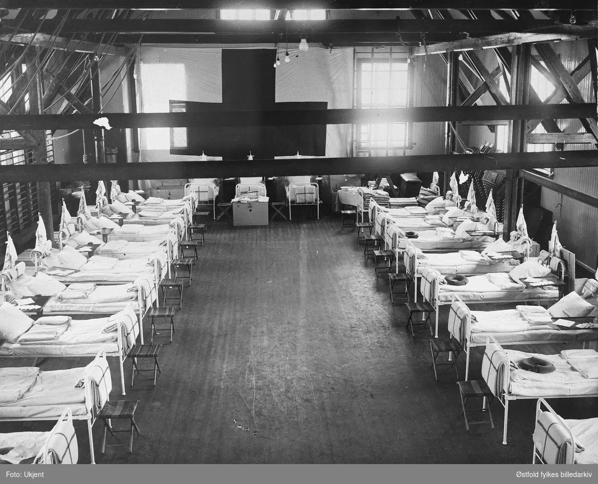 Norsk feltlasarett igymnastikksal 1940 - hvor i Østfold?