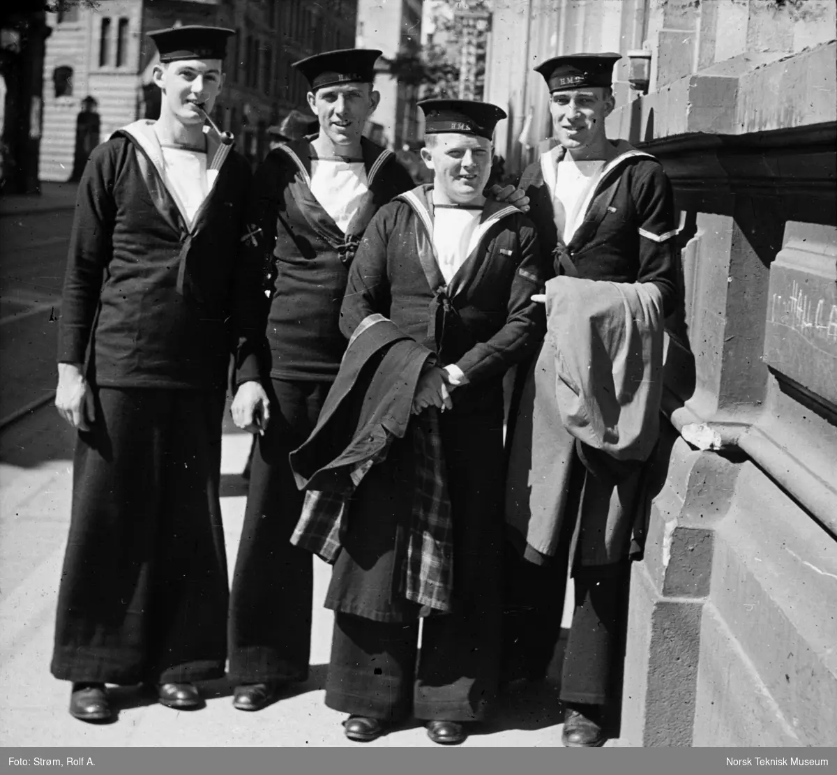 Fire matroser i Oslos gater. mai 1945,