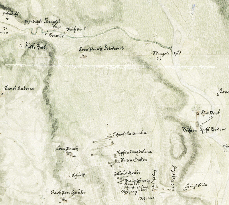 Utsnitt av kartet fra 1746 som viser nordlige del av gruvefeltene Underberget og Overberget opp til Jondalen med hengsle, sag og pukkverk ved Bromyr. T.h. Bikjenn hengsle i Lågen, kullebunn og tjæreverk. (P.F. von Langen, Norsk Bergverksmuseum KS II A VIII 28) (Foto/Photo)