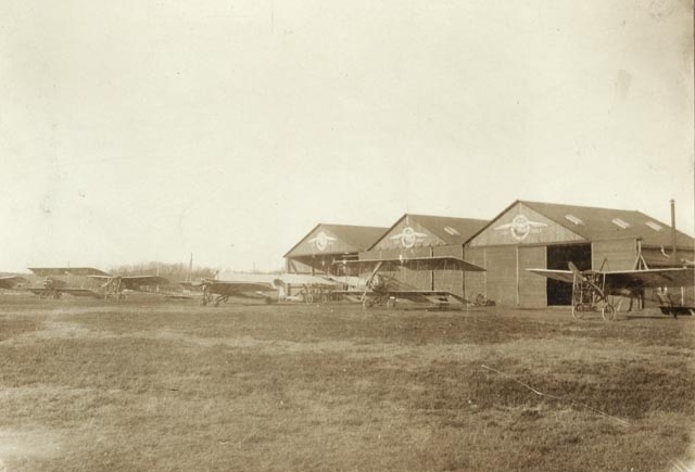 Hangarer. Flygplan - Landskrona museum / DigitaltMuseum