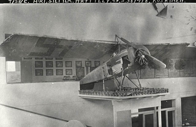 Thulin C, Albatros. Södertälje verkstäders tillverkning som användes vid dubbelkommandoutbildning samt för fortsättningskurs.
Albatros B II a beslagtogs av svenska staten i augusti 1914 och skickades till Malmslätt. I oktober gick planet, som var något skadat, till Södertälje Werkstädernas Aviatikavd. 1915 fick Thulinfabriken överta planet, som efter smärre förbättringar blev skolflygplan på flygskolan i Ljungbyhed 1916.