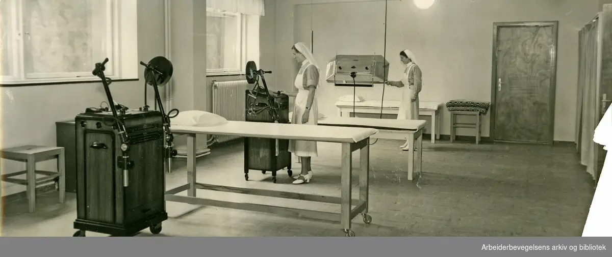 Lysbehandlingsavdelingen ved Revmatismesykehuset i Oslo..1930-tallet.