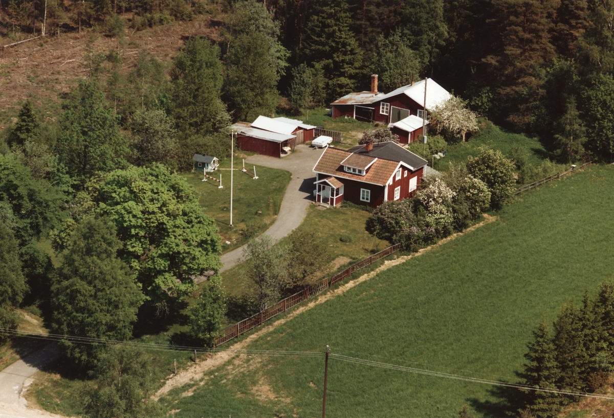 Flygfoto över fastighet i Vetlanda kommun.