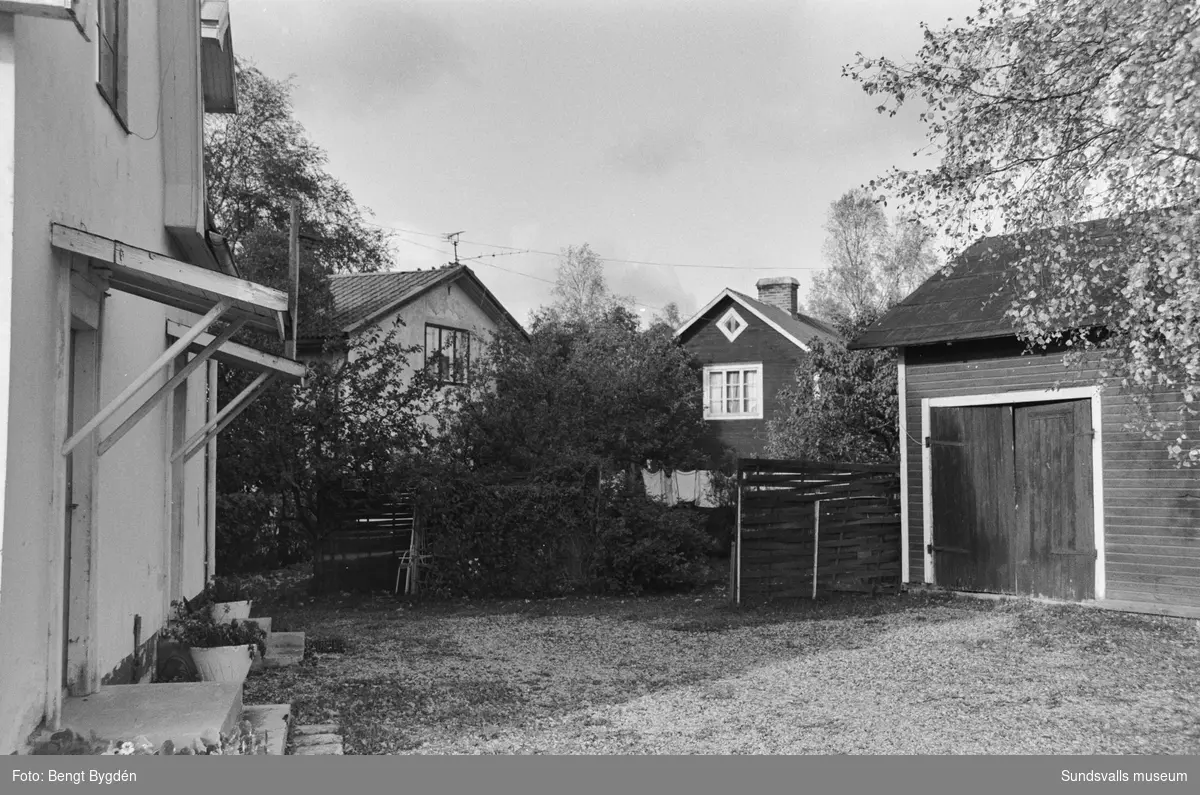 Gamla gårdar, uthus och byggnader på Skölemon i Matfors. Husen ligger på Nygatan, Lövgränd, Taxivägen och Parkvägen. De allra flesta av byggnaderna finns ännu kvar (2020).