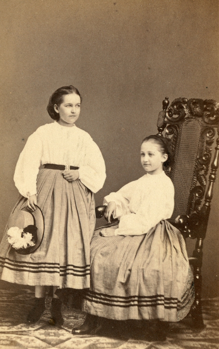 Porträtt av Maria Linke och Elisabeth Linke.