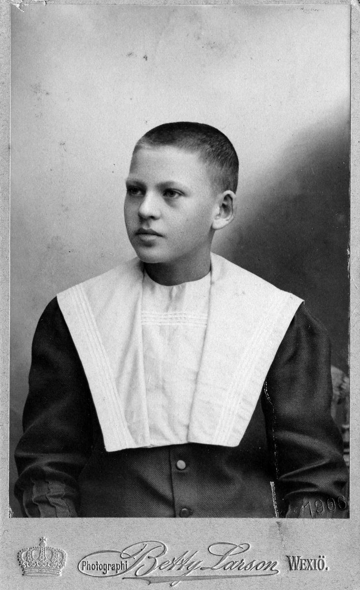 Porträtt av Gösta Moberg, son till postmästaren Erik Moberg. Gösta Moberg blev senare forskningsresande och officer.