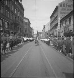 1. Mai 1932 på Grünerløkka. .Demonstrasjonstoget fotografert