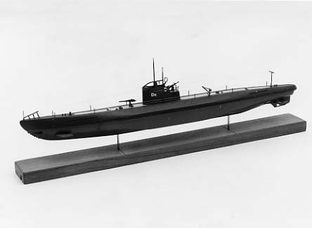Fartygsmodell av ubåten DELFINEN.