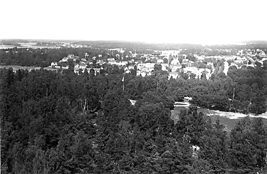 Vy från Djäknebergets vattentorn i Västerås, mot Norrmalm-Blåsbo.