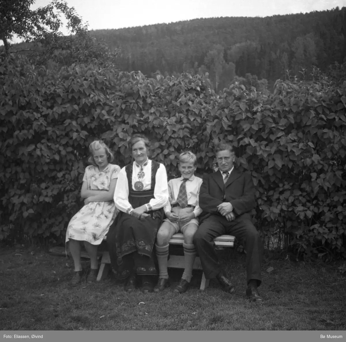 Famillien Grosvold, att på Torstveit i Bø, barndomsheimen til Gunhild
