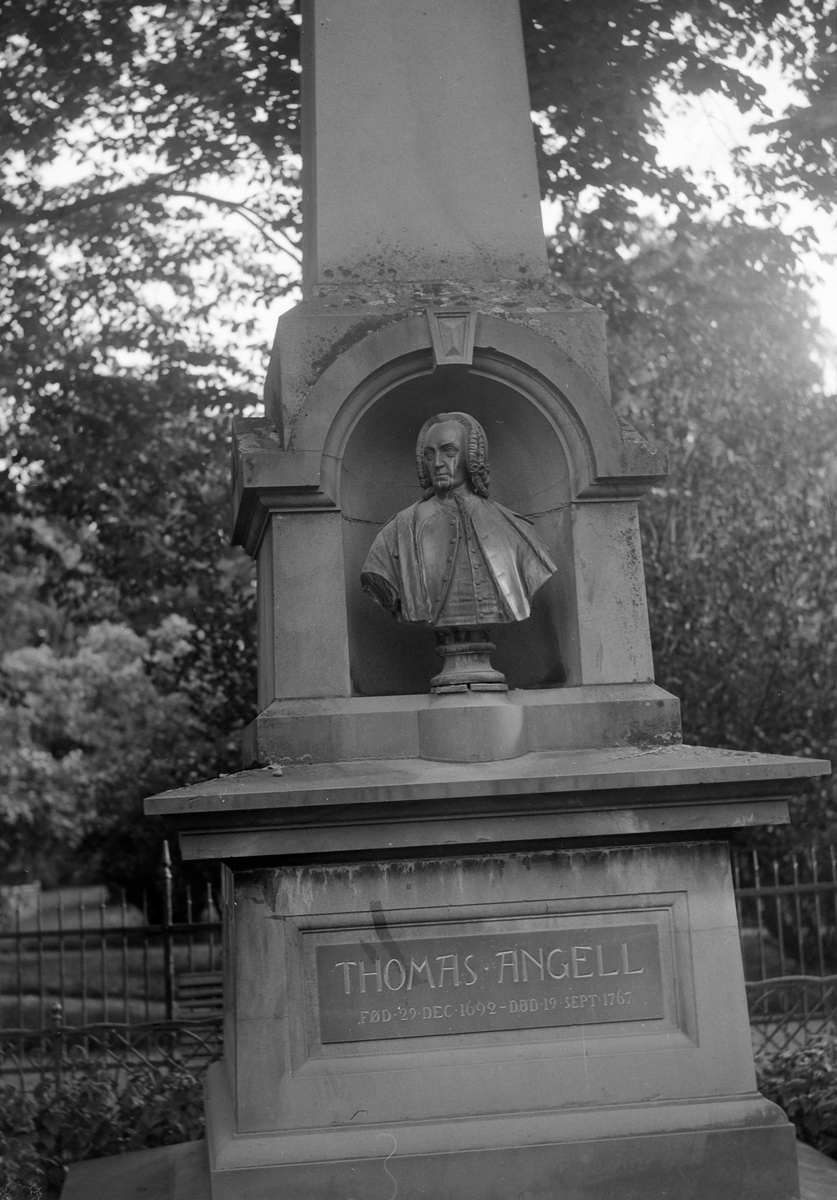 Thomas Angells monument