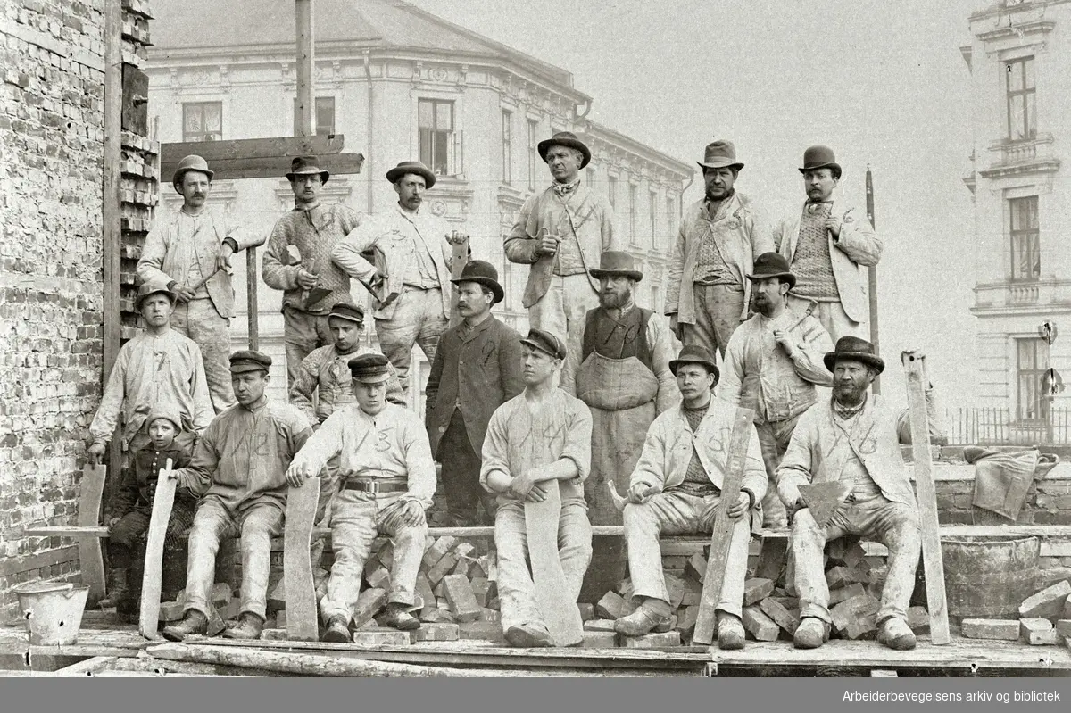 Murere og murarbeidere i Kristiania, antakelig i 1890-åra.