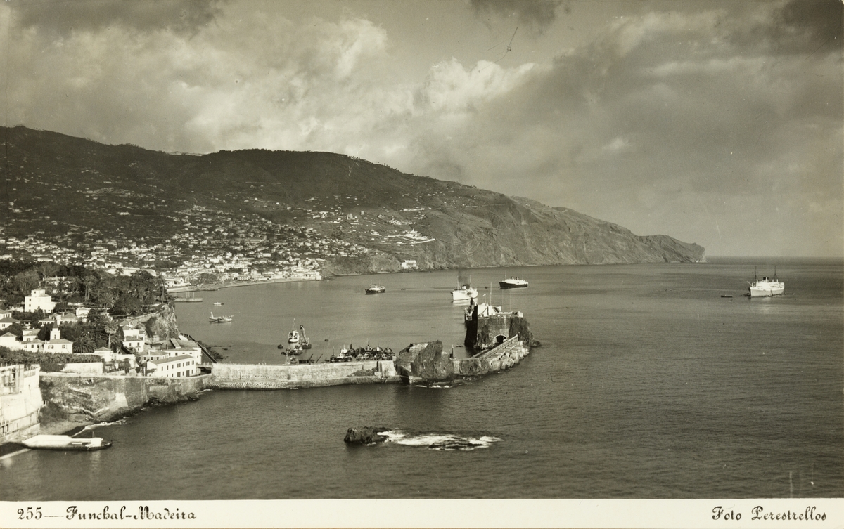 Postkort med motiv fra Funchal, Madeira. Kjøpt under reise i 1953.