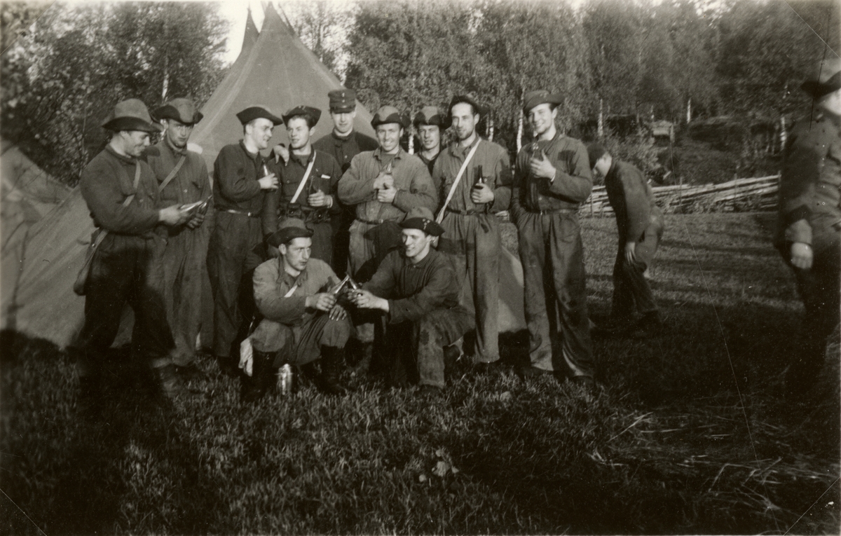 Text i fotoalbum: "Från manövern hösten 1935 - Lida".