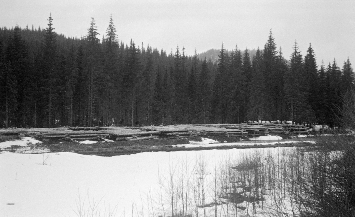 Tømmertillegging langs Rinda, Lillehammer, Oppland.